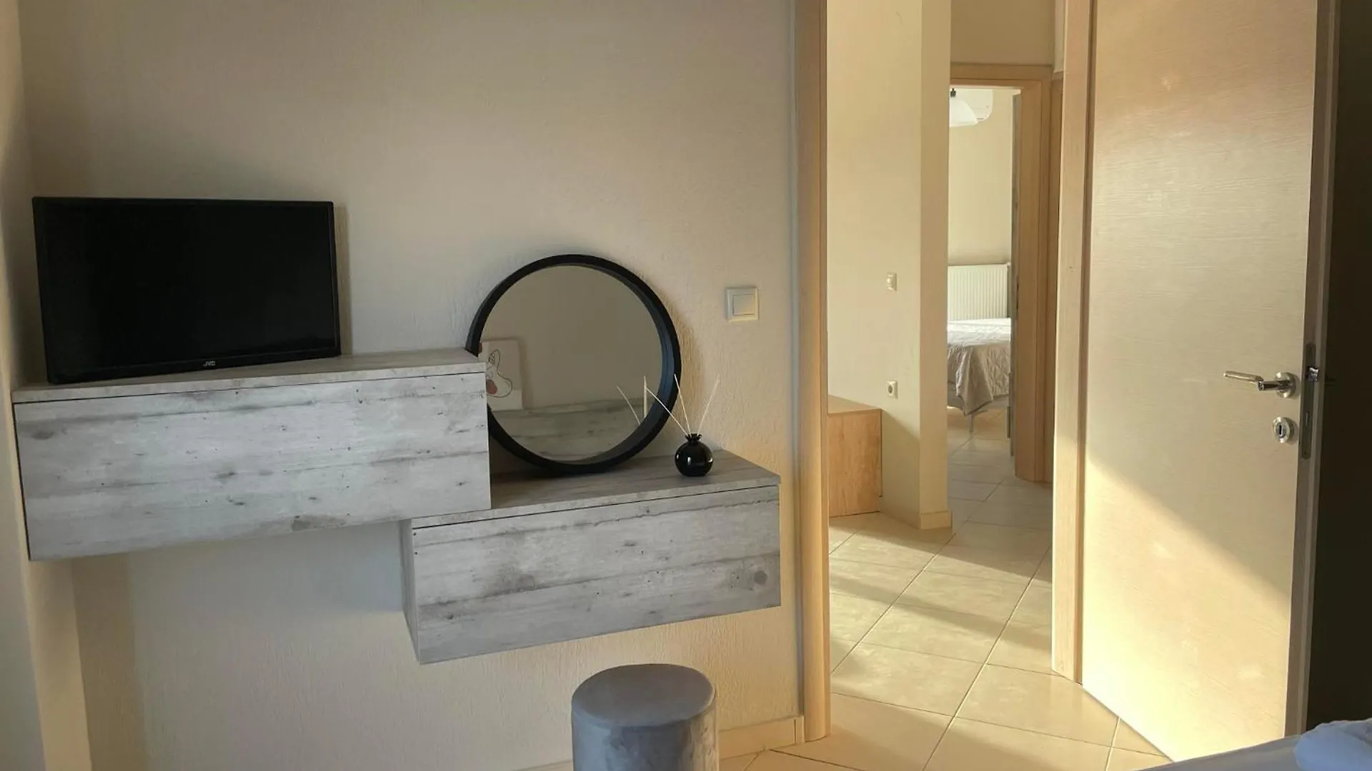 Sakis Holiday Apartment نيا موذانيا