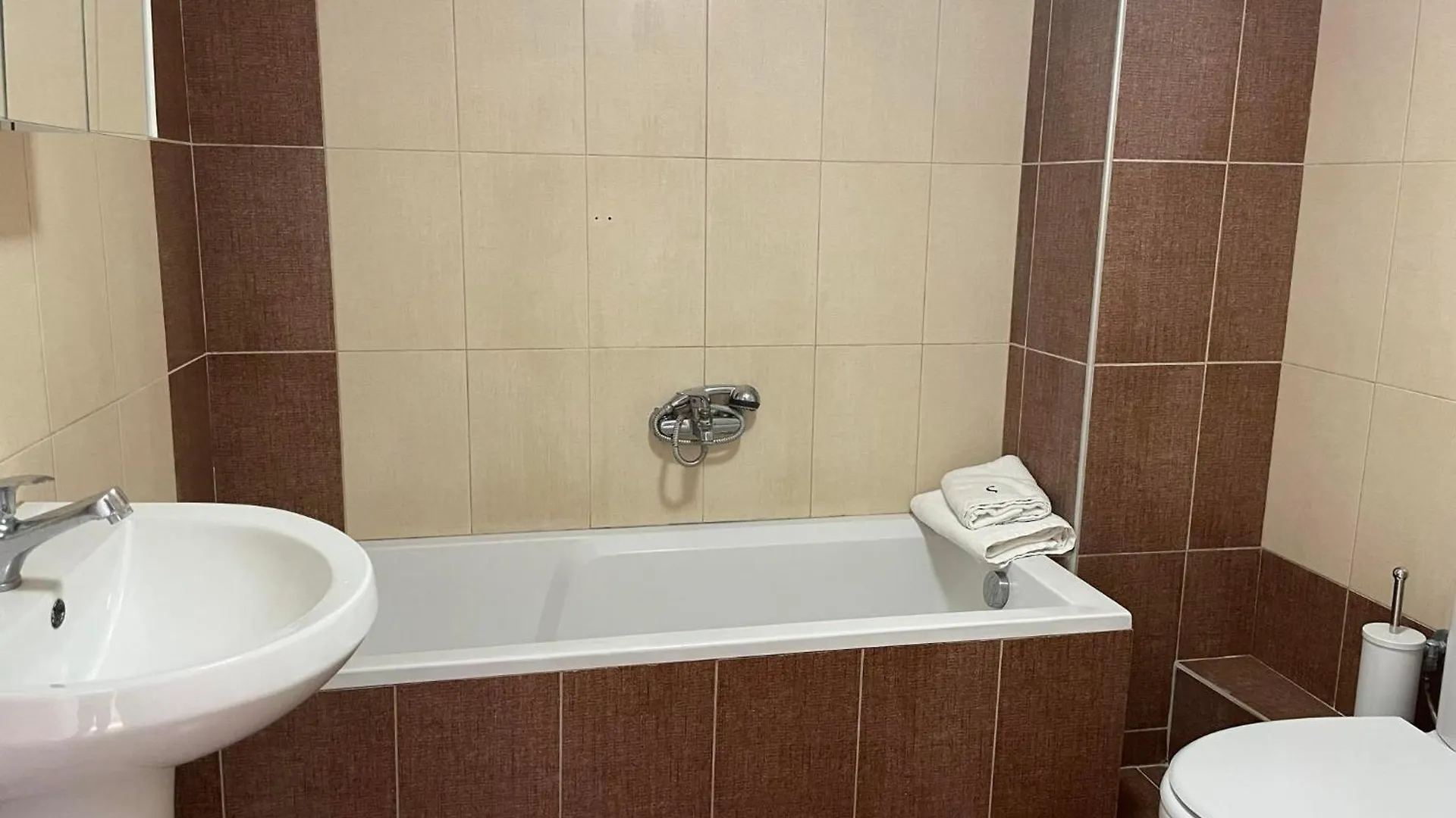 Sakis Holiday Apartment نيا موذانيا